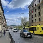 شقة між центром та залізничним вокзалом вулиця городоцька إلفيف
