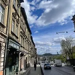 شقة між центром та залізничним вокзалом вулиця городоцька