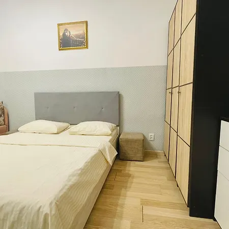 між центром та залізничним вокзалом вулиця городоцька Apartment *