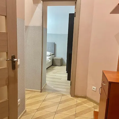 між центром та залізничним вокзалом вулиця городоцька *