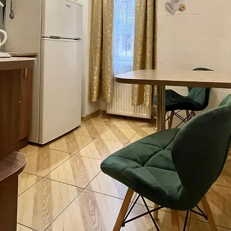 між центром та залізничним вокзалом вулиця городоцька