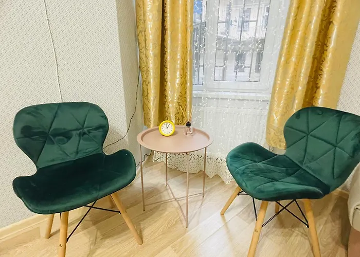 між центром та залізничним вокзалом вулиця городоцька * Lviv