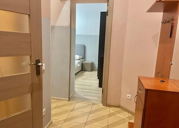 між центром та залізничним вокзалом вулиця городоцька *