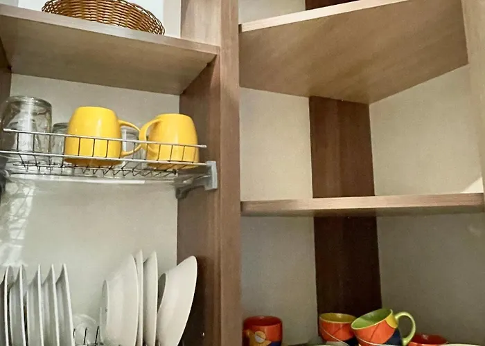 між центром та залізничним вокзалом вулиця городоцька