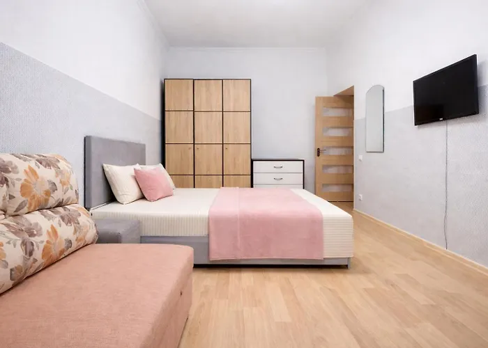 між центром та залізничним вокзалом вулиця городоцька *