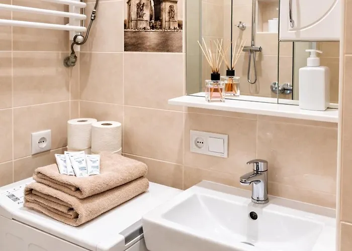 між центром та залізничним вокзалом вулиця городоцька