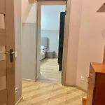 між центром та залізничним вокзалом вулиця городоцька *